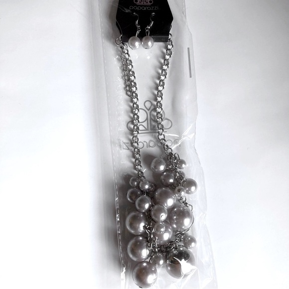 NWT Gray Pearl Necklace - Picture 5 of 12